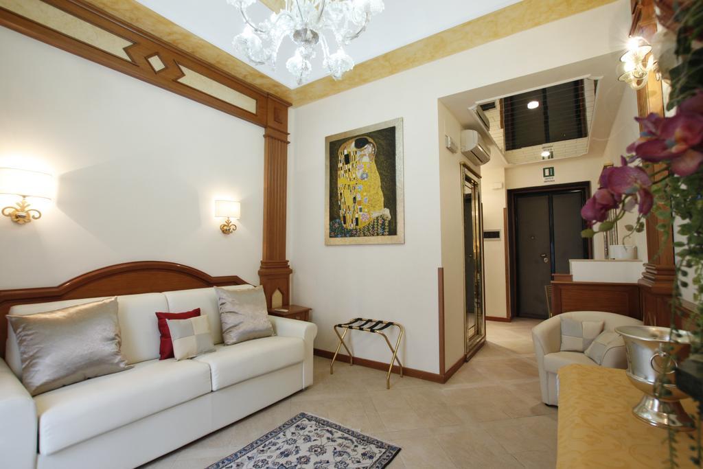 Rome Imperial Crown Apartman Szoba fotó