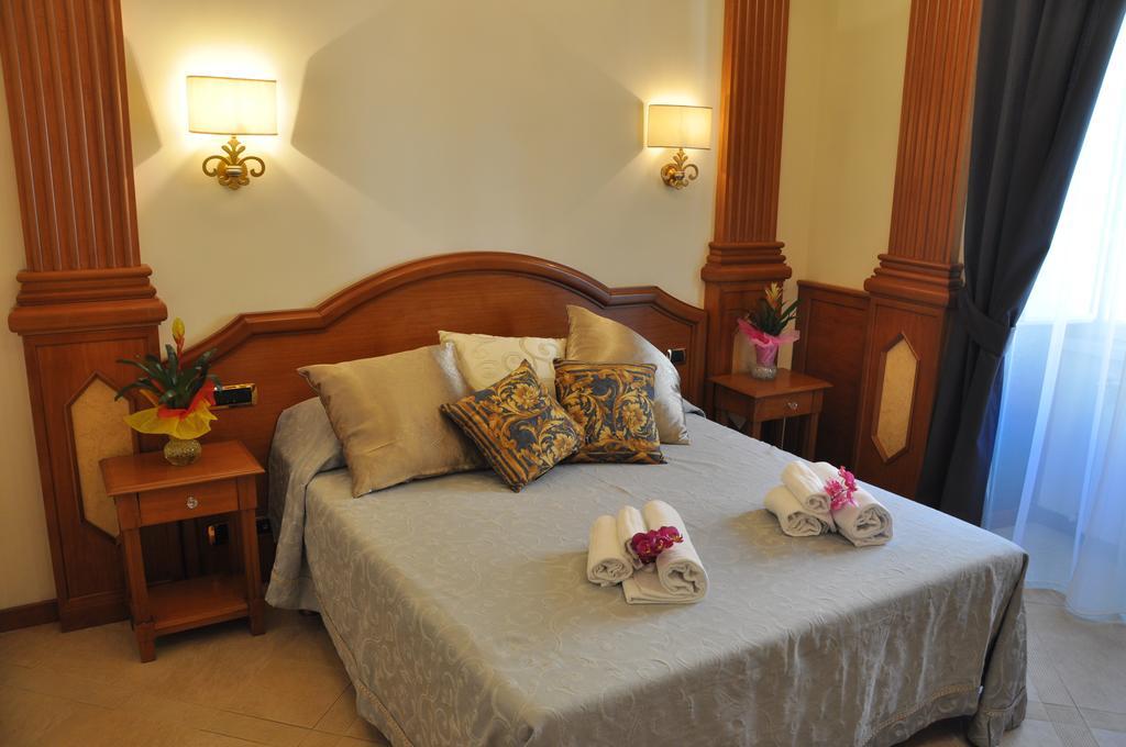 Rome Imperial Crown Apartman Szoba fotó