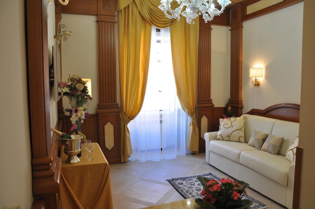 Rome Imperial Crown Apartman Szoba fotó